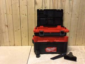 Milwaukee M18 FUEL PACKOUT 18-Volt Lithium-Ion Cordless 2.5 Gal. WetDry Vacuum (Tool-Only) Customer Returns See Pictures