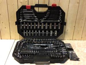 Husky Mechanics Tool Set (194-Piece) Customer Returns See Pictures