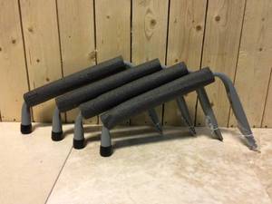 Heavy-Duty Steel-Padded Wall-Mounted Arm Hangers (4-Pack) Customer Returns See Pictures