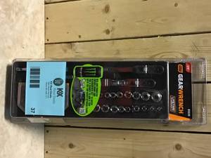 GEARWRENCH 14 in. Drive 6-Point SAEMetric Slim Flex-Head Ratchet and Socket Mechanics Tool Set (55-Piece) Customer Returns See Pictures
