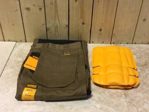 DEWALT Mens 30 in. W x 31 in. L Tan PolyesterCottonElastane Stretch WorkPant with Knee Pad Customer Returns See Pictures