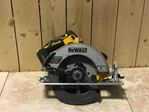 DEWALT 20-Volt MAX Cordless Brushless 6-12 in. Circular Saw (Tool-Only) Customer Returns See Pictures