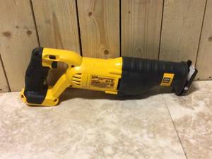 DEWALT 20-Volt MAX Cordless Reciprocating Saw (Tool-Only) Customer Returns See Pictures