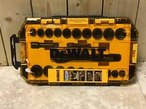DEWALT 38 in. Drive Combination Deep Impact Socket Set with Ratchet (23-Piece) Customer Returns See Pictures