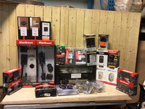 HUGE MIX LOT OF KWIKSET KNOB ENTRY DOOR Customer Returns See Pictures