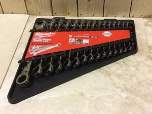 Milwaukee Metric Combination Ratcheting Wrench Mechanics Tool Set (15-Piece)&nbsp&nbspCustomer Returns See Pictures