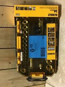 DEWALT 14 in. and 38 in. Drive Socket Set (34-Piece)&nbsp&nbspCustomer Returns See Pictures