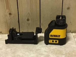 DEWALT 165 ft. Green Self-Leveling Cross Line Laser Level Customer Returns See Pictures