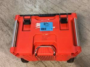 Milwaukee PACKOUT 22 in. Rolling Tool Box&nbsp&nbspCustomer Returns See Pictures