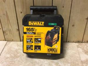 DEWALT 165 ft. Red Self-Leveling Cross-Line Laser Level with (3) AA Batteries &amp Case&nbsp&nbspCustomer Returns See Pictures
