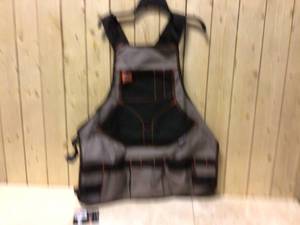 lot 7 image: Ergodyne Arsenal 22-Pocket Apron, Gray Customer Returns See Pictures