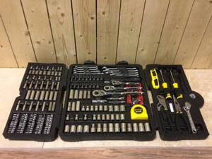 lot 15 image: Stanley Mechanics Tool Set (210-Piece) Customer Returns See Pictures