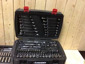 lot 17 image: Husky Mechanics Tool Set (270-Piece) Customer Returns See Pictures