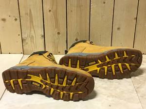 lot 32 image: DEWALT Mens Halogen 6 in. Work Boots - Steel Toe - Wheat Size 11(M) Customer Returns See Pictures