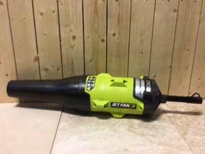 lot 33 image: RYOBI Reconditioned Expand-It 140 MPH 475 CFM Universal Axial Blower Attachment Customer Returns See Pictures