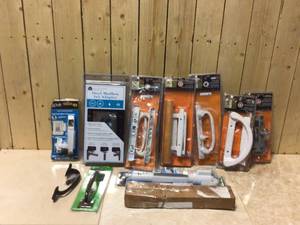 lot 43 image: Lot of assorted door hardware various types Customer Returns See Pictures
