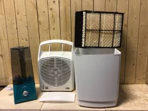 lot 66 image: MIX LOT OF HUMIDIFIER (SMALL DAMAGE) Customer Returns See Pictures