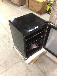 lot 104 image: Beverage 23.4 in. 154 (12 oz.) Can Beverage Cooler, Stainless Steel by Magic Chef Customer Returns See Pictures