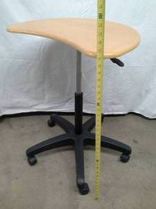 lot 6 image: Mobile Height Adjustable Medical Table WWood Laminate Top - Great Condition Swivel Casters With Locks.