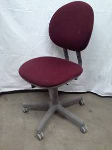 lot 9 image: Steelcase Height Adjustable Seat Office Task Cushioned Chair