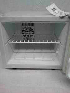 lot 29 image: Chefmate Mini Fridge with Lock - Excellent Working Condition