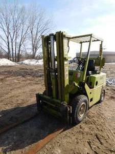lot 5 image: 1995 Clark C500-Y50 Forklift