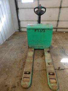 lot 8 image: 2017 Mitsubishi PW23 Electric Pallet Jack