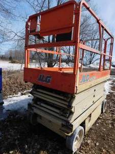 lot 14 image: 1999 JLG 2646E2 Scissor Lift
