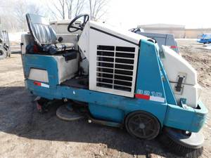 lot 25 image: Tennant 8210 Scrubber