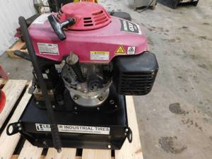 lot 31 image: Honda 16 HP Engine
