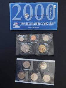 US Mint Uncirculated P and D Mint Coin Sets 2000, 2001 -  Two sets
