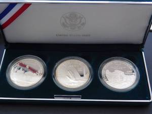 1994 Three Coin U.S. Veterans Silver Comm. Dollar Set in Original Mint Packaging w COA