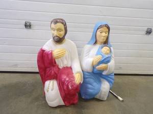 lot 9 image: Vintage Mary and Joseph Blow Molds w Lights
