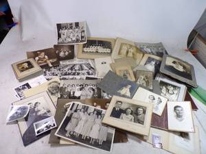 lot 41 image: Nice lot of Vintage Photos