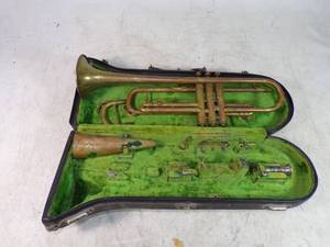 lot 44 image: Early 20th Century True Tone Trumpet w Mouthpiece, Case, Mute