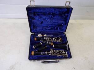 lot 53 image: Bundy Selmer Clarinet w Case