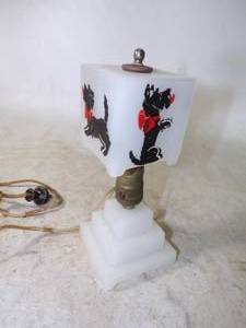 lot 77 image: Fantastic 1930s Bed Side Scottie Dog Glass Table Lamp