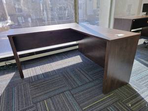 69 in x 70 in x 28 in Contemporary L Shaped Desk No Drawers (Like New) I