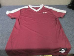 lot 72 image: 11 Girls XL Nike Dri-Fit Maroon wit...