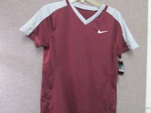lot 74 image: 12 Girls XL Nike Dri-Fit Maroon wit...