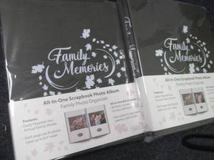 lot 103 image: 2 Family Memories ScrapbookPhoto A...