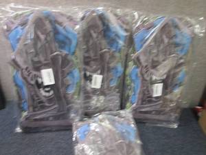 lot 111 image: 4 pks Halloween Yard Dcor...
