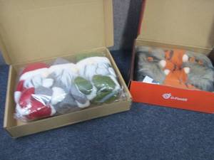 lot 138 image: Christmas & Halloween Gnomes...