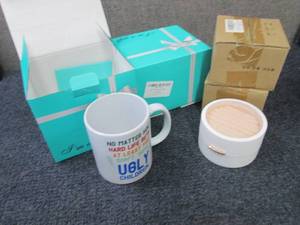 lot 146 image: 2 Gift Mugs, 3 Small Jewelry Boxes...