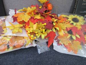 lot 198 image: 3 pks Fall Garland...
