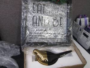 lot 216 image: 2 Dcor Items...