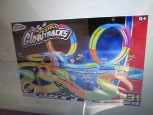 lot 264 image: Flexible Glow Tracks 331-Pc. Set op...
