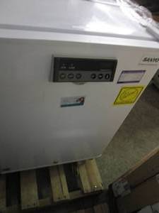 lot 296 image: Sanyo SR-L6111 Biomedical Refrigera...