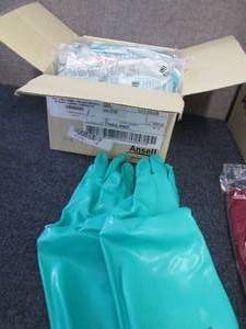 lot 389 image: Case of 12 pr Large Size 9 Ansell...