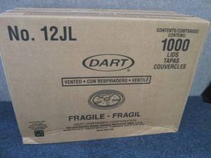 lot 396 image: Case of 1000 Dart Vented Lids Retai...